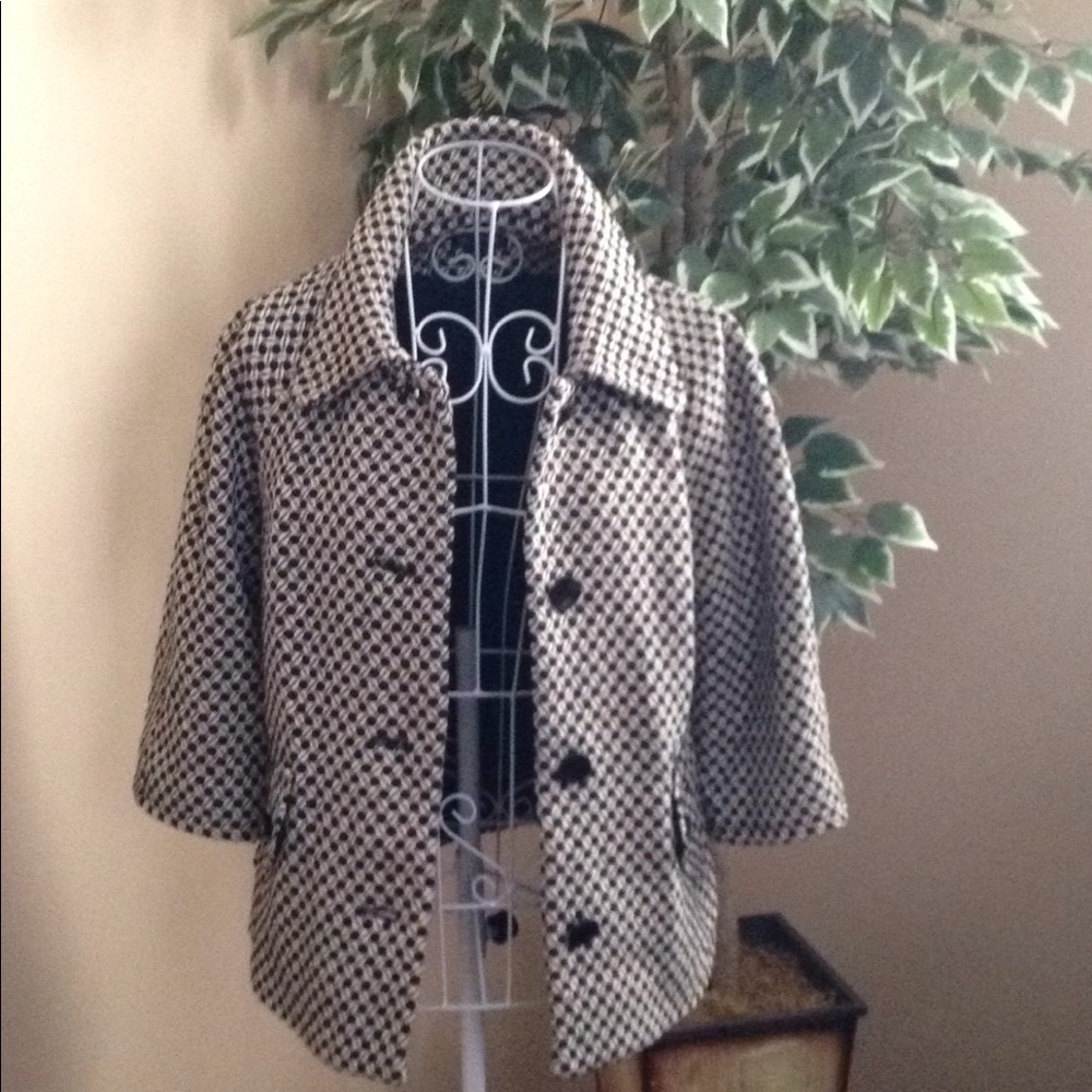 Black and white jacket with mid-arm sleeves
